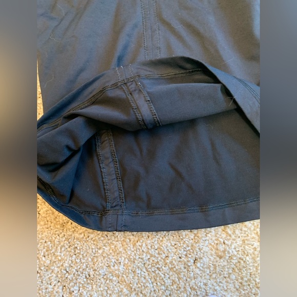 Lululemon black workout top size 4 - Picture 6 of 8